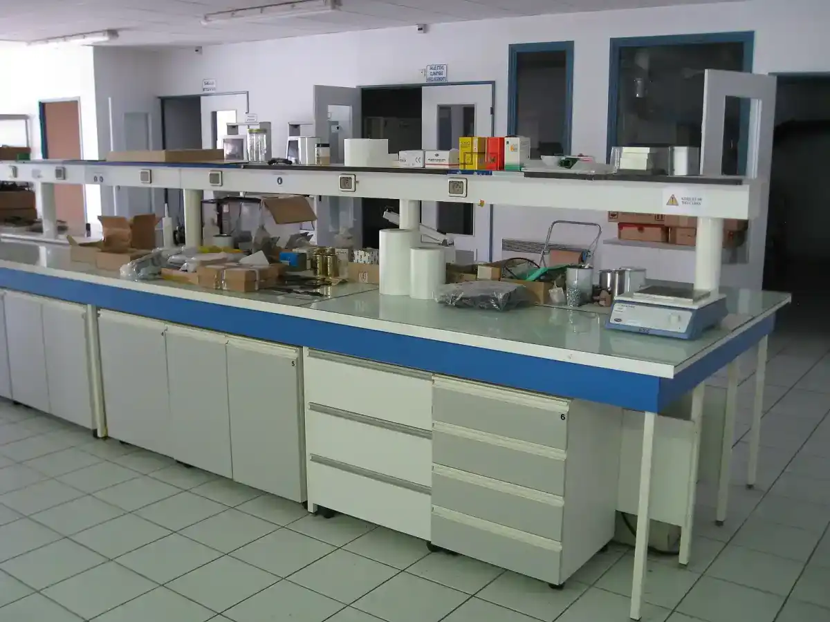 Arbeitsplatz mit Markierungen